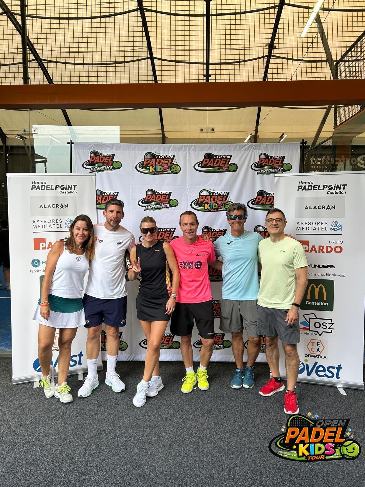 Equipo y acompañantes de Ragoma Pádel en la Final Fest